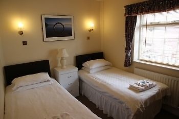 The Stuffed Dormouse Hotel Newport  Bagian luar foto