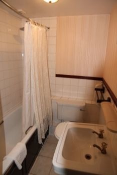 The Stuffed Dormouse Hotel Newport  Bagian luar foto